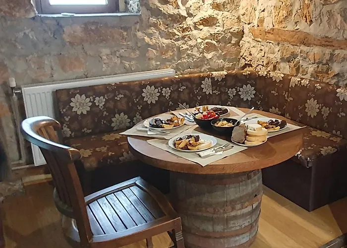 търнова, Guest 招待所 3*